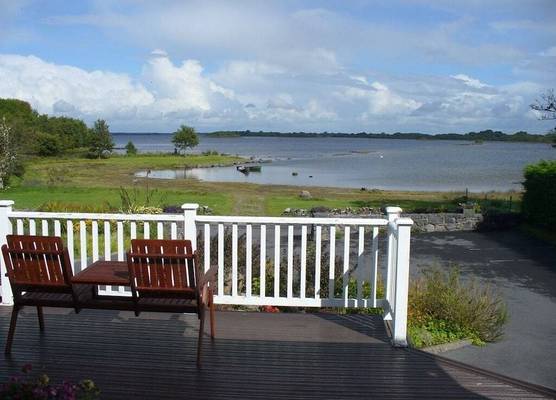 The Waterfront House Country Home 1
