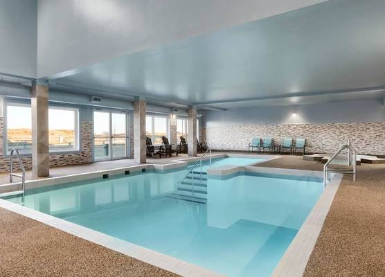 Days Inn by Wyndham Calgary North Balzac 1