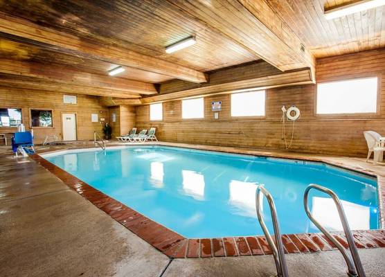 Quality Inn & Suites Vancouver North 1