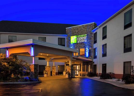 Holiday Inn Express & Suites GREAT BARRINGTON - LENOX AREA by IHG 1