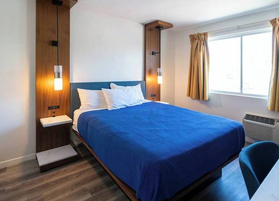 Central Phoenix Hotel 1
