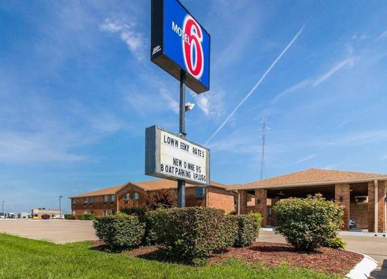 Motel 6-Marion, IL 1