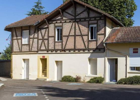 Hôtel & Résidence Avermes 1