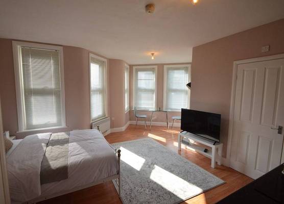 Studio in the Heart of Walthamstow Village 1