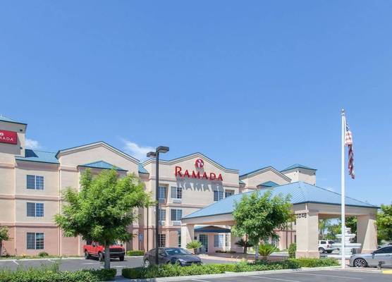 Ramada by Wyndham Fresno Northwest 1