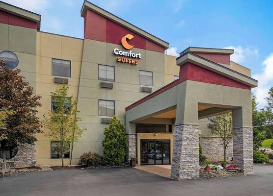 Comfort Suites Monaca 1