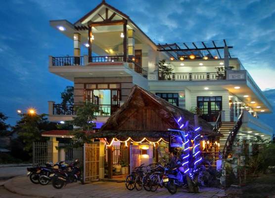 Hoi An Sea Sunset Villa & Bar 1
