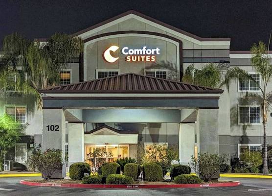Comfort Suites Fresno River Park 1