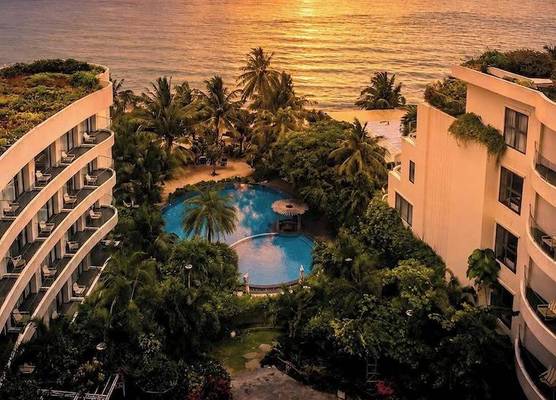 Sunset Beach Resort & Spa- Beachfront Pirate Fire Show 1