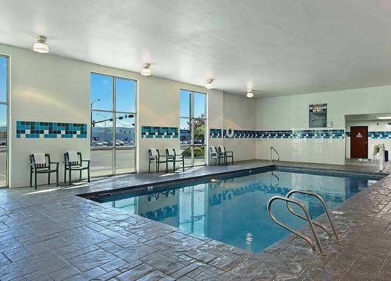 Oxford Suites Yakima 1