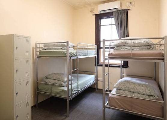 Emu Backpackers Perth - note - Valid Passport required for check in 1