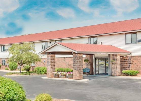 Super 8 by Wyndham Green Bay Near Stadium 1