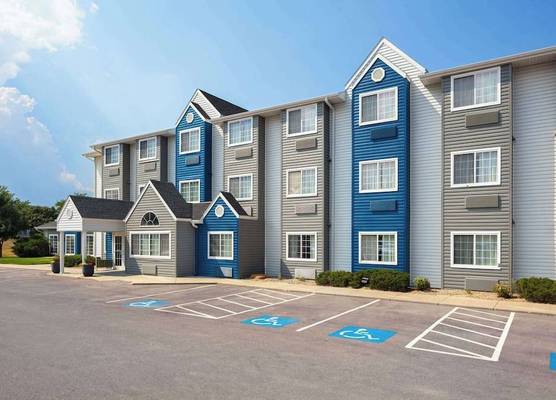 Microtel Inn & Suites by Wyndham Rapid City 1
