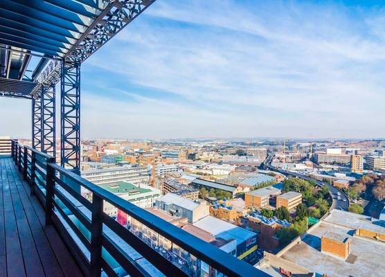OneStays Maboneng - Studio Apartment with Backup Power - Hallmark House 1
