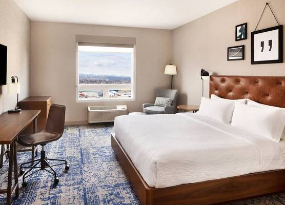 Four Points by Sheraton Calgary Airport 1