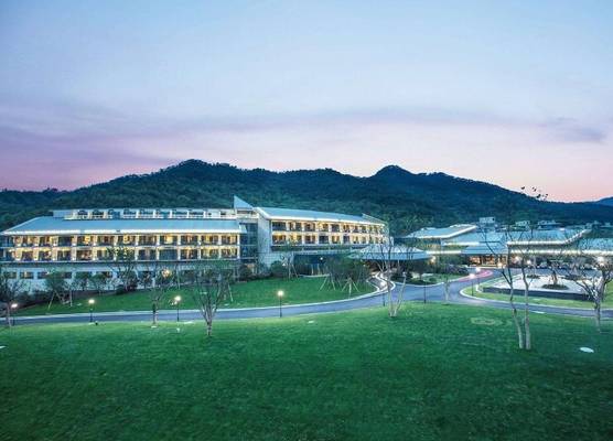 Howard Johnson By Wyndham Dongqian Lake Plaza Ningbo 1