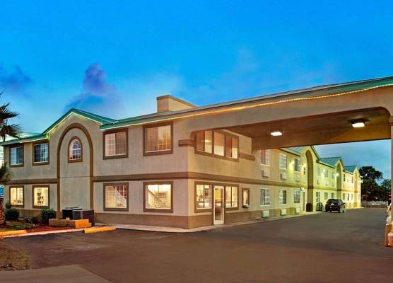 Days Inn by Wyndham San Antonio Airport 1