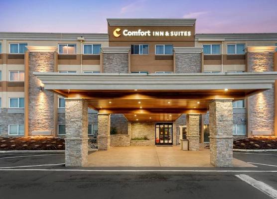 Comfort Inn & Suites Tigard near Washington Square 1
