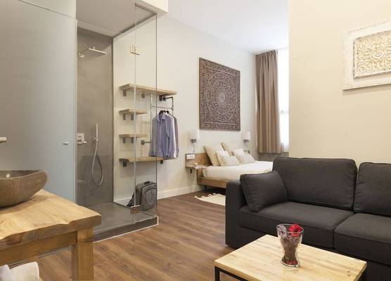 Hotel Radha 1