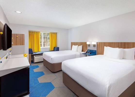 Microtel Inn & Suites Columbus North 1