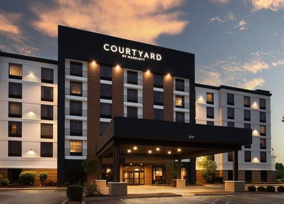 Courtyard Louisville Airport 1
