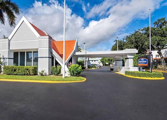 Howard Johnson by Wyndham Vero Beach / Downtown 1