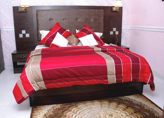 QUEENS GATE HOTEL 1