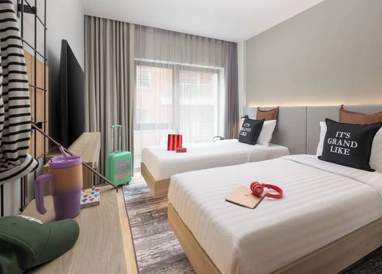 Moxy Cork 1