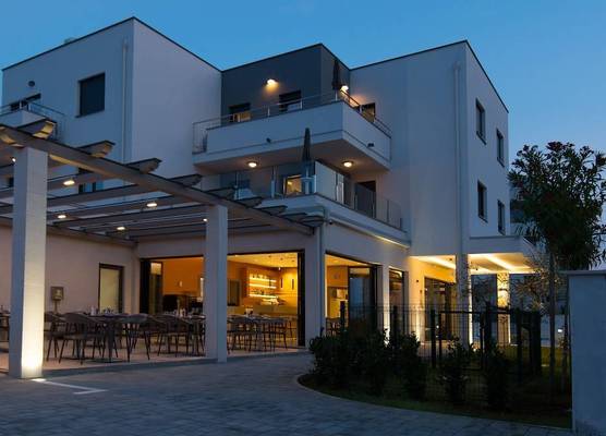 Aparthotel Punta Blu - POOL & SPA 1