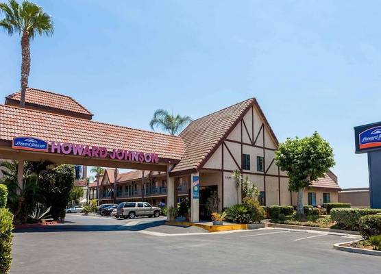 Howard Johnson by Wyndham Norco 1