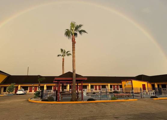 Los Fresnos Inn and Suites 1