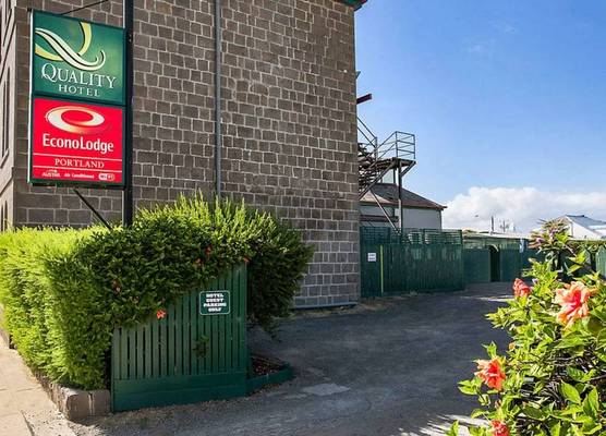 Econo Lodge Portland 1