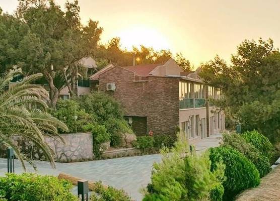 Ivy Sailing Resort Hotel 1
