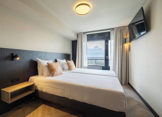 Leonardo Hotel IJmuiden Seaport Beach 1