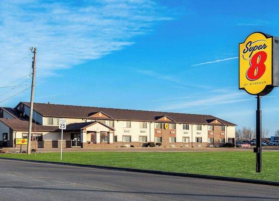 Super 8 by Wyndham Oelwein 1