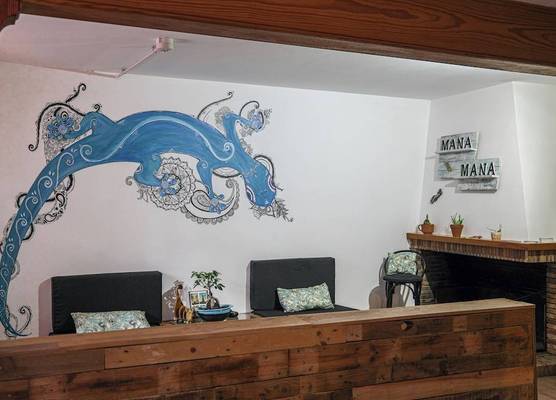 Mana Mana Youth Hostel 1