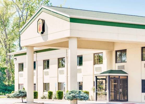 Super 8 by Wyndham Port Clinton 1