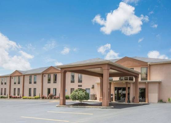 Howard Johnson by Wyndham Beckley 1