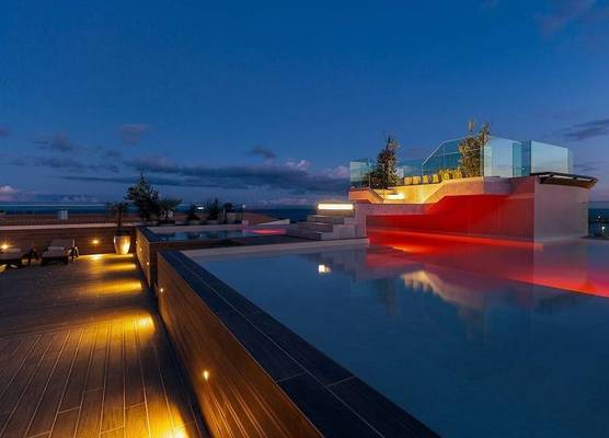 Three House Hotel 1