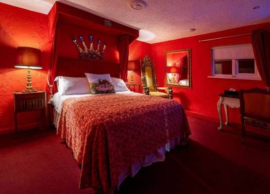 The lion hotel 1