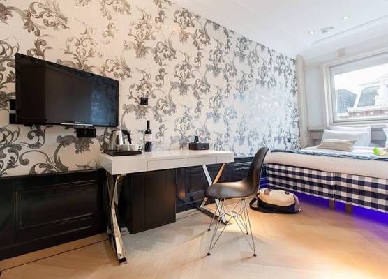 Amsterdam Canal Hotel 1