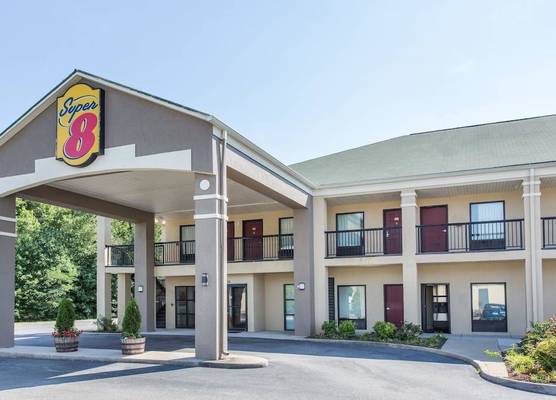 Super 8 by Wyndham Petersburg 1