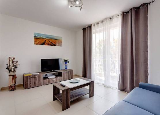 Modern 1BR Apartment in a Central Location 1
