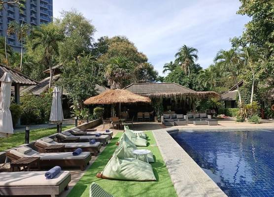 Let's Hyde Pattaya Resort & Villas - Pool Cabanas 1