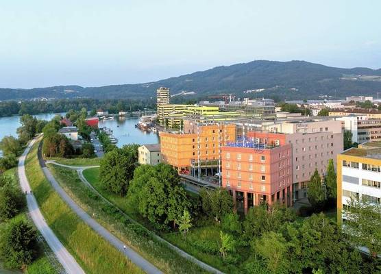 Trans World Hotel Donauwelle 1