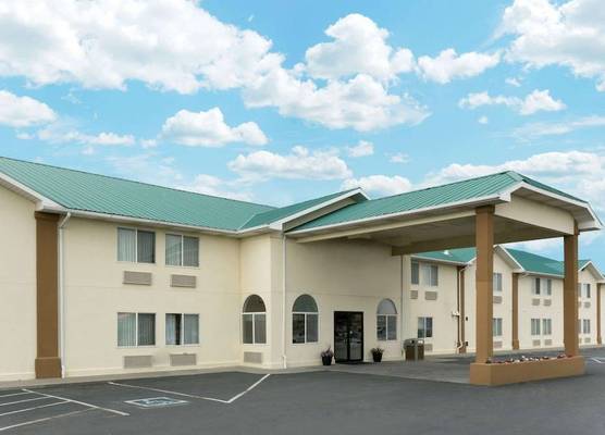 Super 8 by Wyndham Green River 1