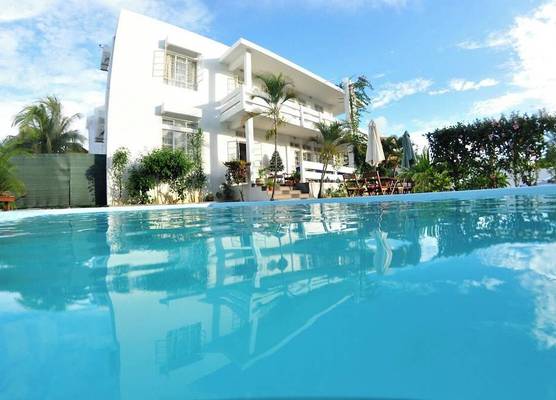 Villa Osumare Rootsy Beach front Guest House B&B 1