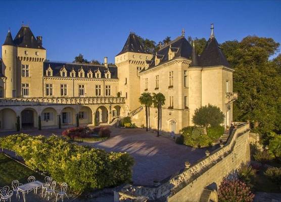 CHATEAU DE LA RIVIERE 1