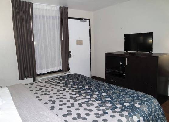 Travelodge by Wyndham North Charleston 1