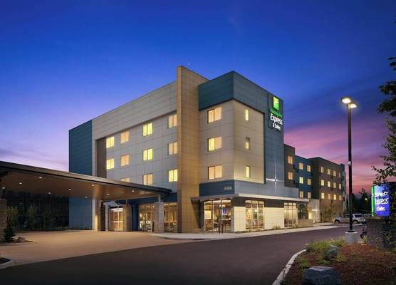 Holiday Inn Express & Suites PORTLAND AIRPORT by IHG 1